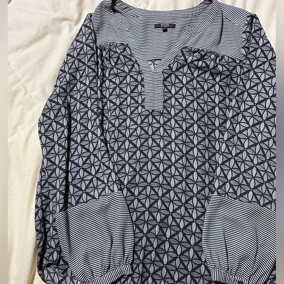 NYDJ Blouse Shirt Women’s Work Geometric Long Sleeve Navy Blouse Size Small - Picture 4 of 8